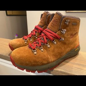 Danner women’s waterproof hiking boots Size 10
